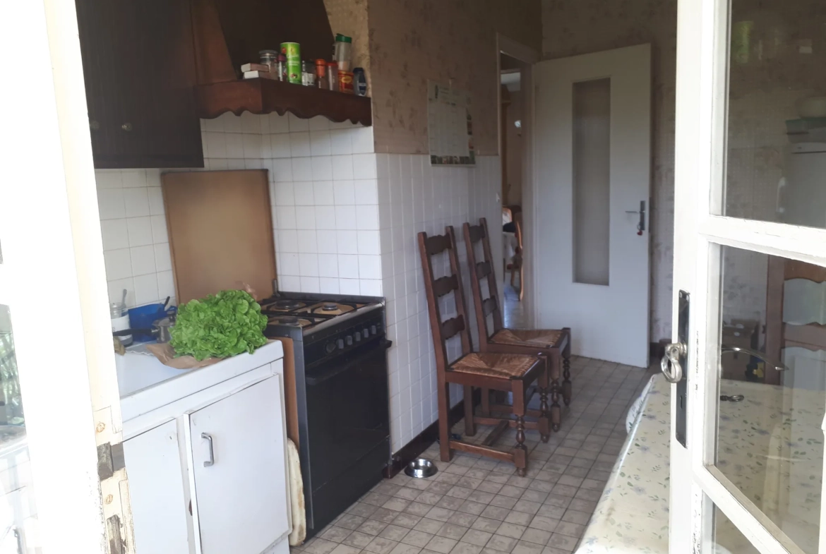 Maison d'architecte de 97 m² avec jardin à Les Ormes - Potentiel et charme 