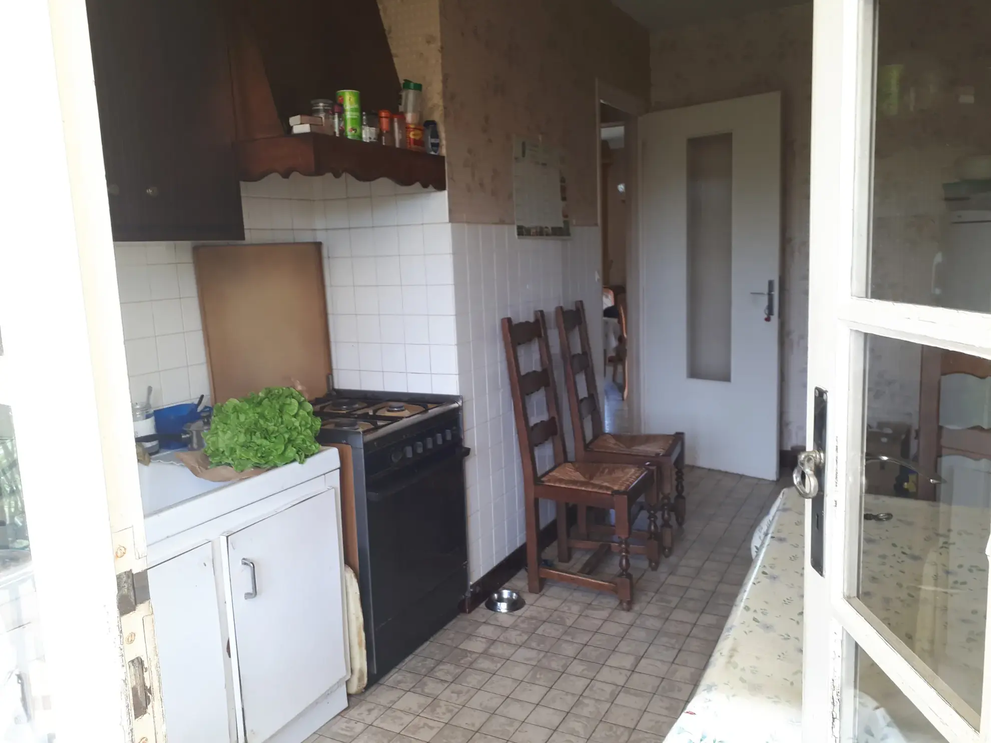 Maison d'architecte de 97 m² avec jardin à Les Ormes - Potentiel et charme 