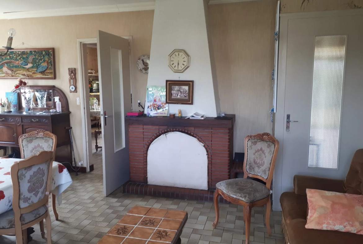 Maison d'architecte de 97 m² avec jardin à Les Ormes - Potentiel et charme 