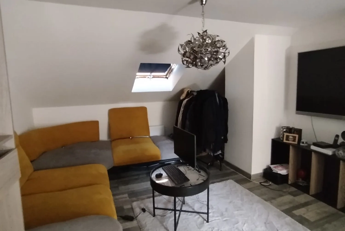 Maison rénovée de 75 m² à Trieux avec terrasse et jardin 