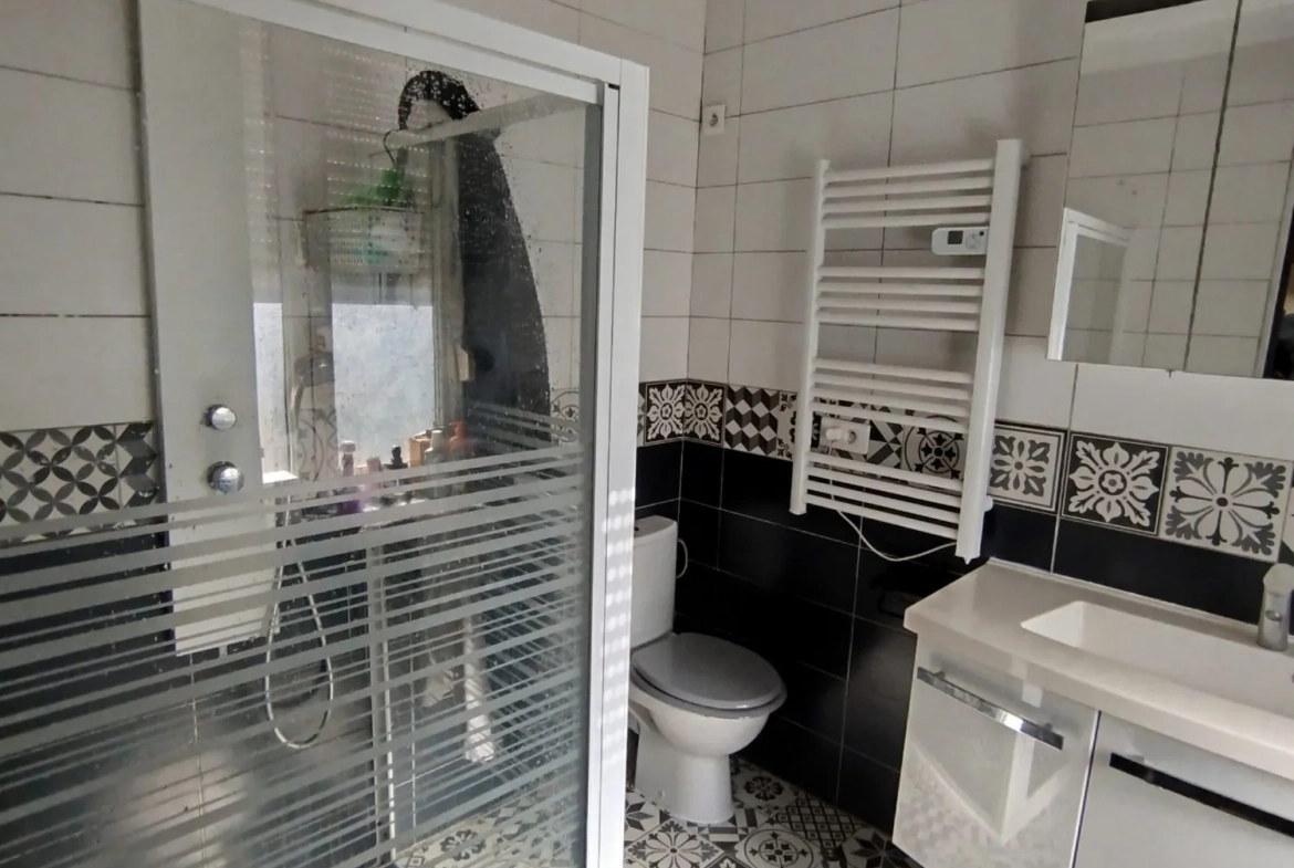 Maison rénovée de 75 m² à Trieux avec terrasse et jardin 
