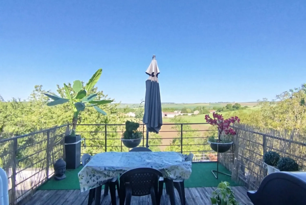 Maison rénovée de 75 m² à Trieux avec terrasse et jardin 