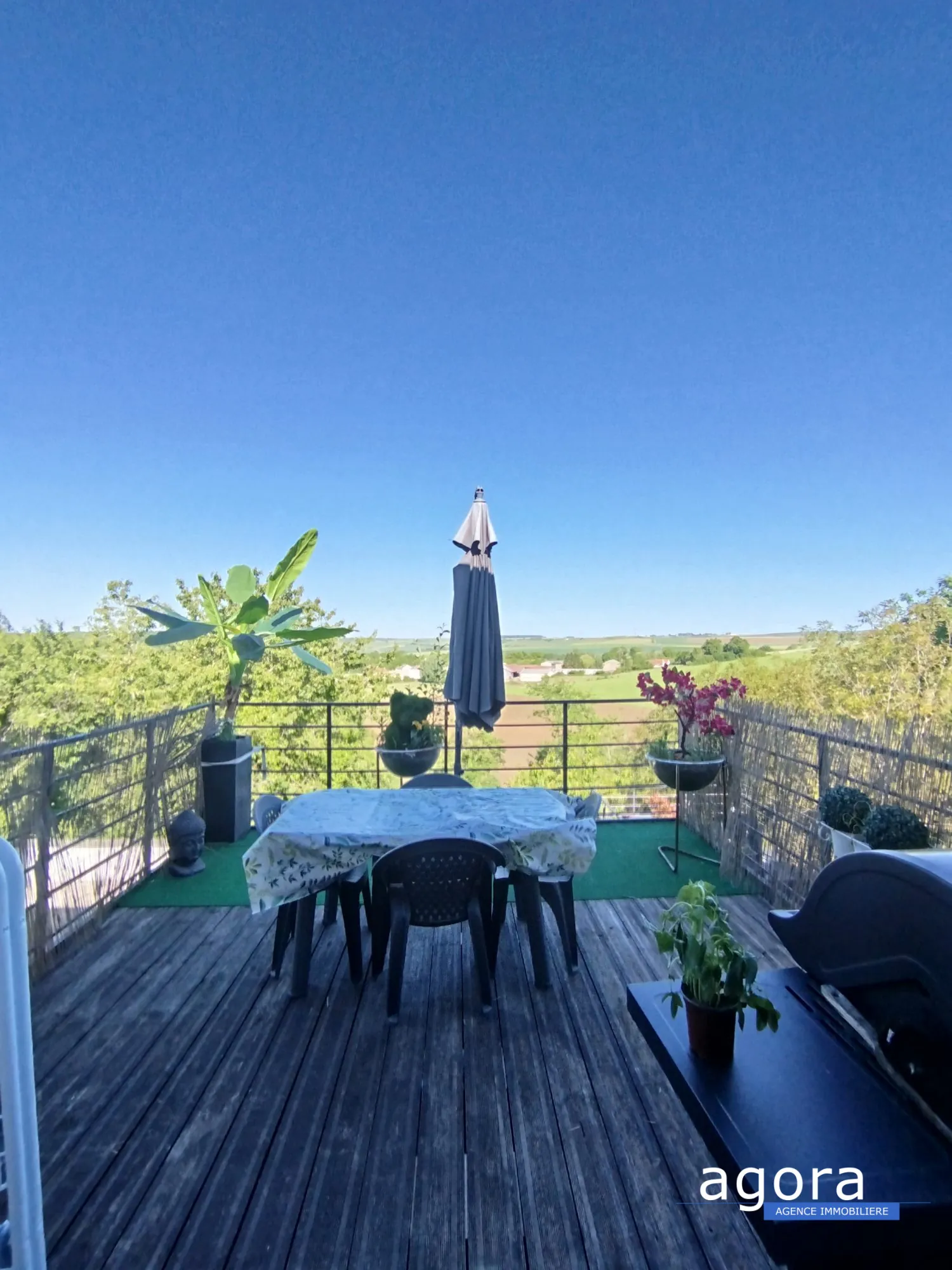 Maison rénovée de 75 m² à Trieux avec terrasse et jardin 