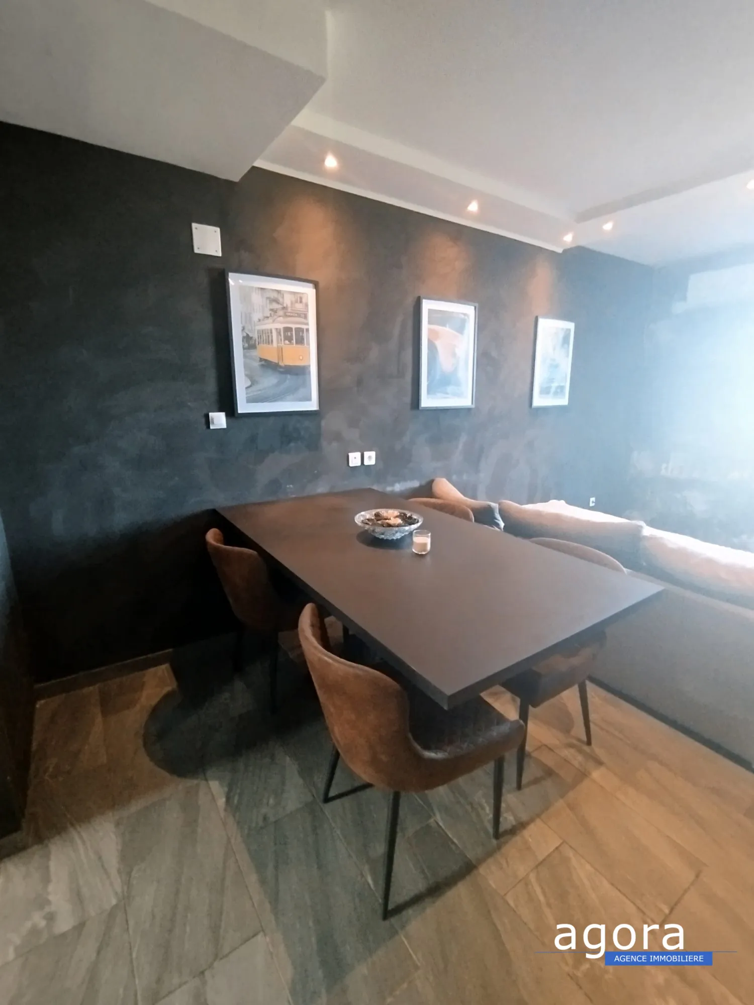 Maison rénovée de 75 m² à Trieux avec terrasse et jardin 