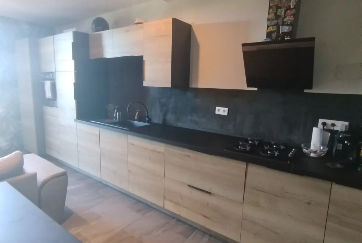 Maison rénovée de 75 m² à Trieux avec terrasse et jardin 