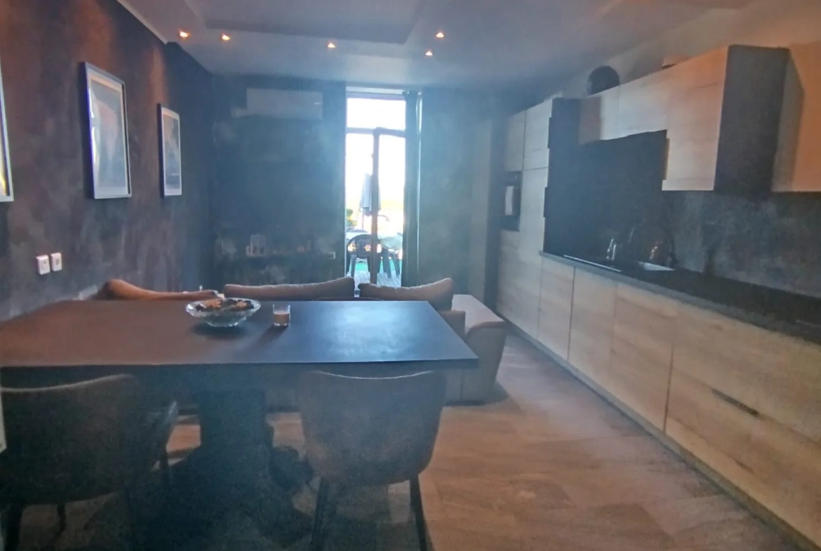 Maison rénovée de 75 m² à Trieux avec terrasse et jardin 