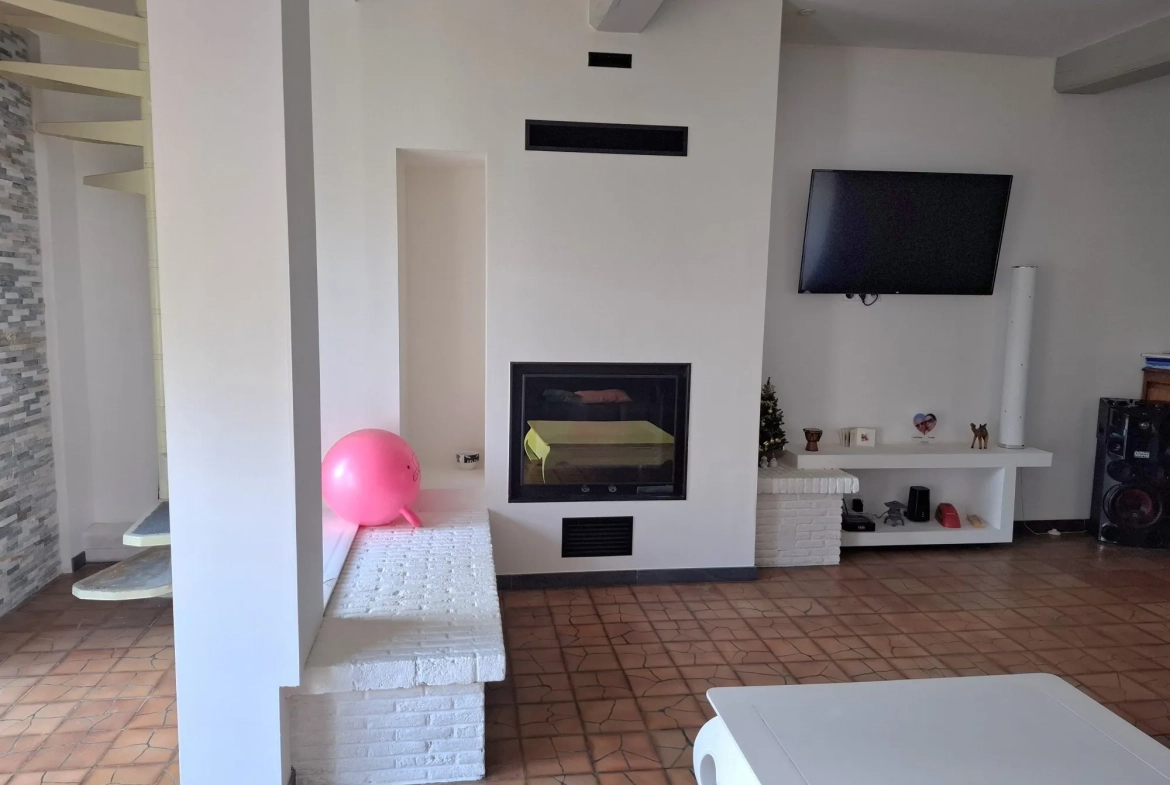 Maison familiale de 179 m² avec terrain de 2000 m² à René 