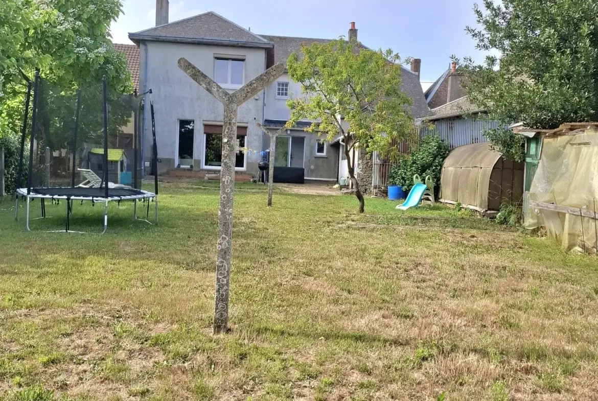 Maison familiale de 179 m² avec terrain de 2000 m² à René 