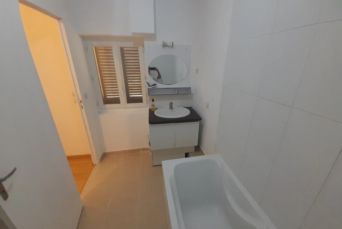 Maison de village rénovée de 98 m² à Bagnols-sur-Cèze avec 4 chambres 