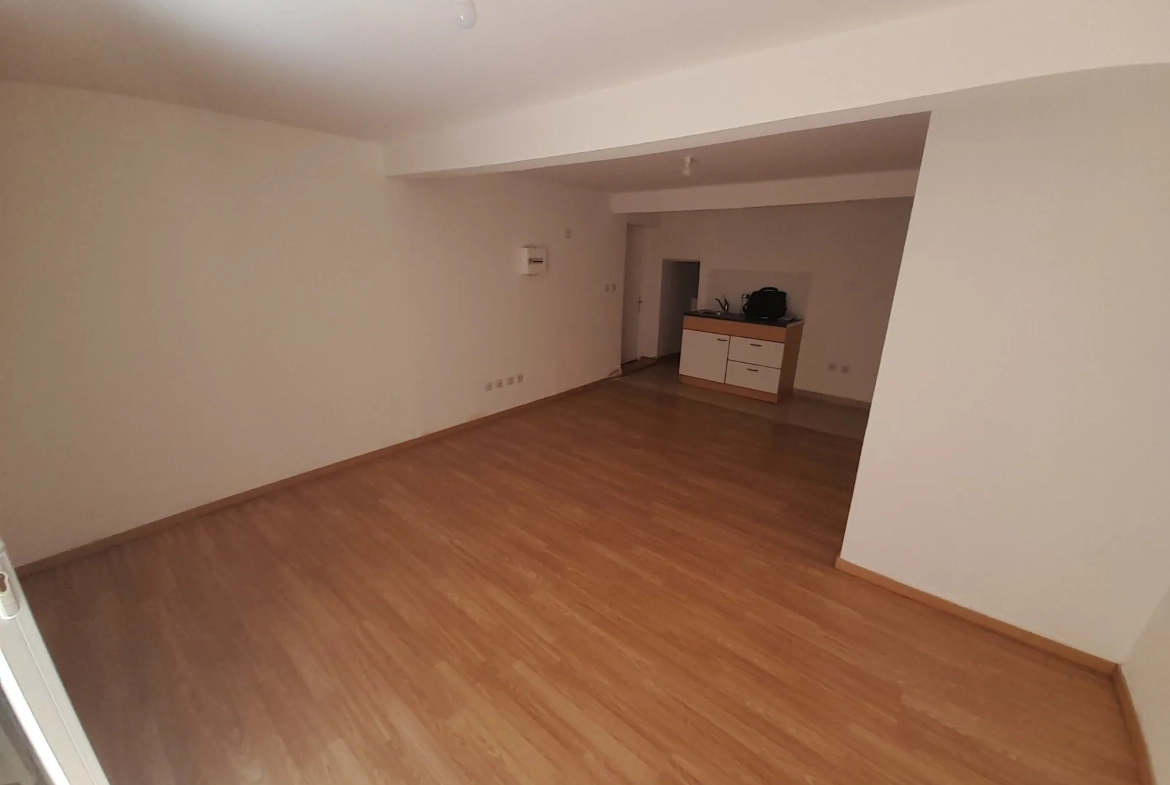 Maison de village rénovée de 98 m² à Bagnols-sur-Cèze avec 4 chambres 