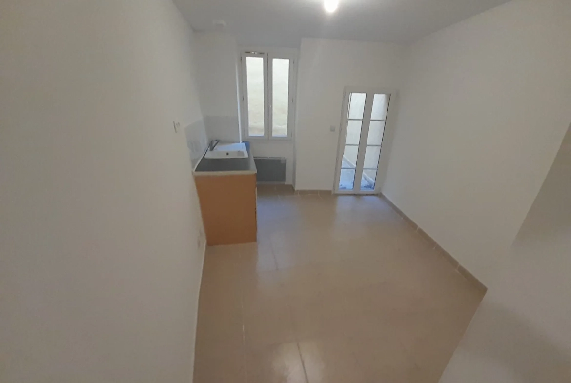 Maison de village rénovée de 98 m² à Bagnols-sur-Cèze avec 4 chambres 