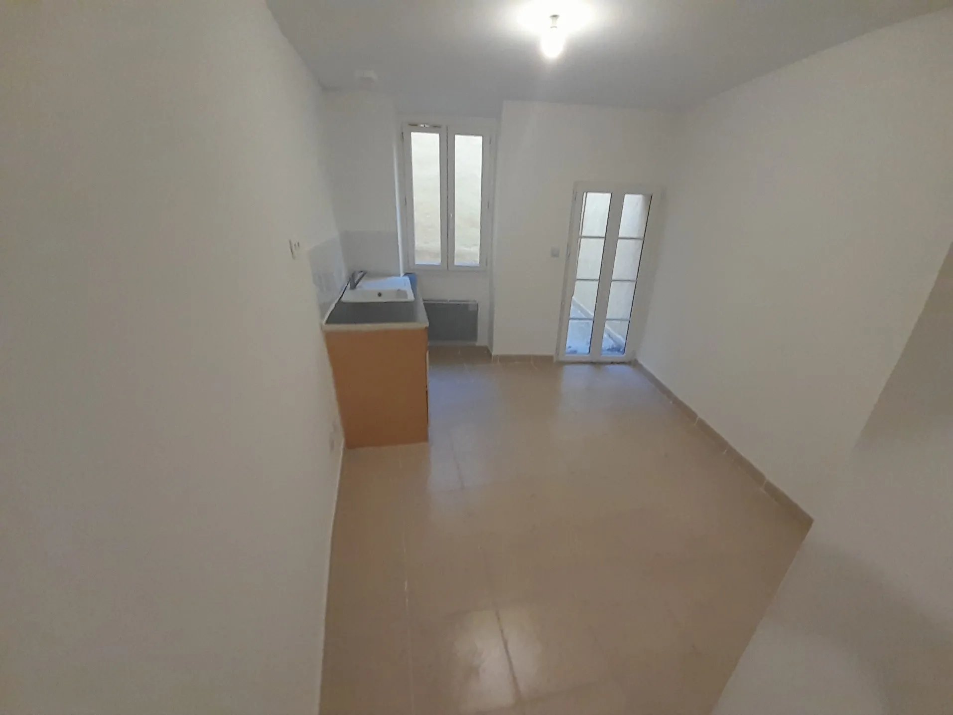 Maison de village rénovée de 98 m² à Bagnols-sur-Cèze avec 4 chambres 
