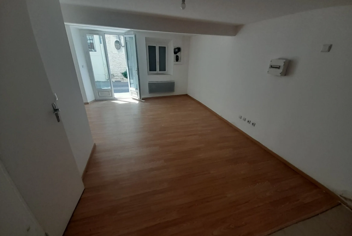 Maison de village rénovée de 98 m² à Bagnols-sur-Cèze avec 4 chambres 