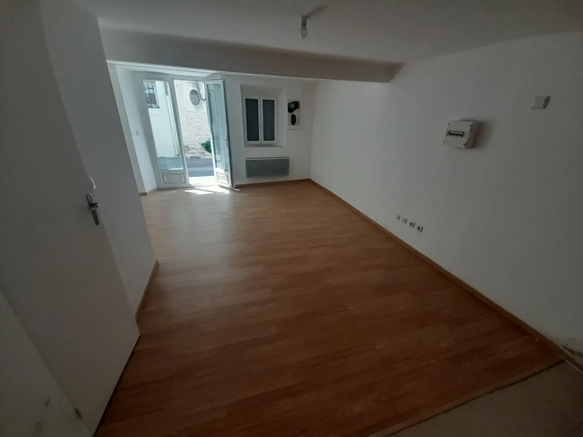 Maison de village rénovée de 98 m² à Bagnols-sur-Cèze avec 4 chambres 