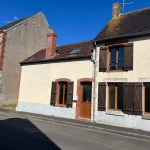 Maison de village à Saint Brisson-sur-Loire avec cour et 3 chambres