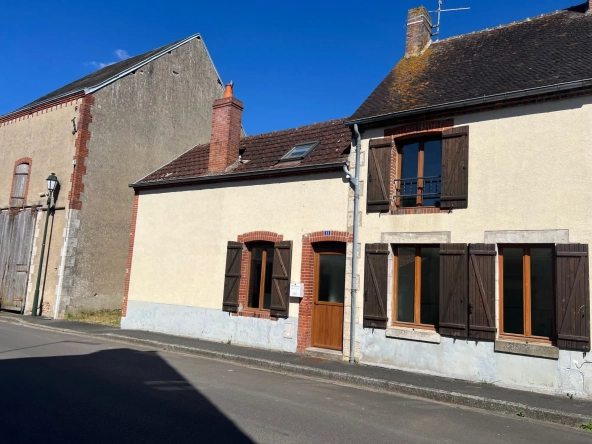 Maison de village à Saint Brisson-sur-Loire avec cour et 3 chambres