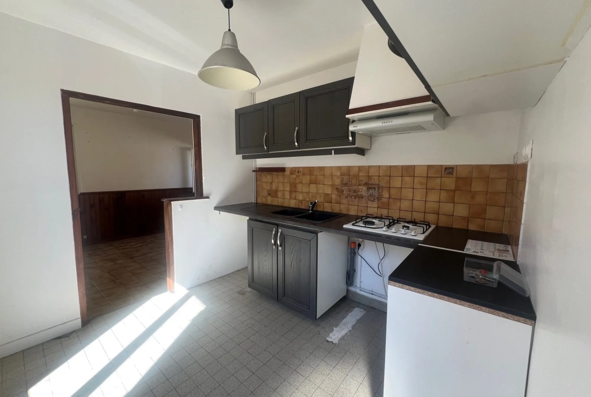 Maison de village à Saint Brisson-sur-Loire avec cour et 3 chambres 
