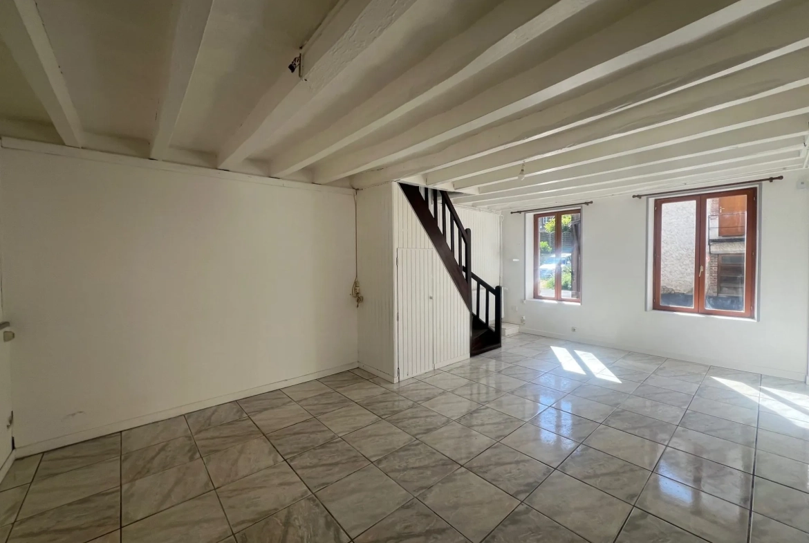 Maison de village à Saint Brisson-sur-Loire avec cour et 3 chambres 
