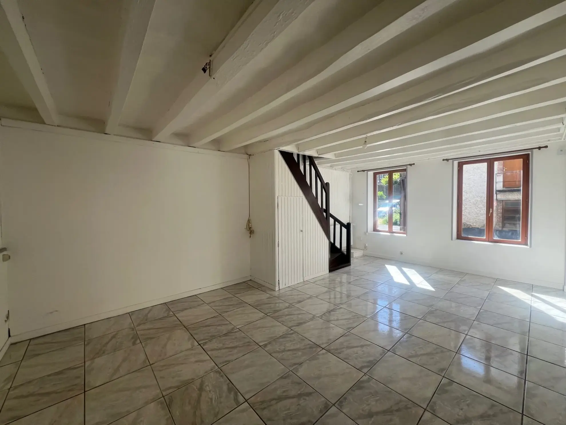 Maison de village à Saint Brisson-sur-Loire avec cour et 3 chambres 