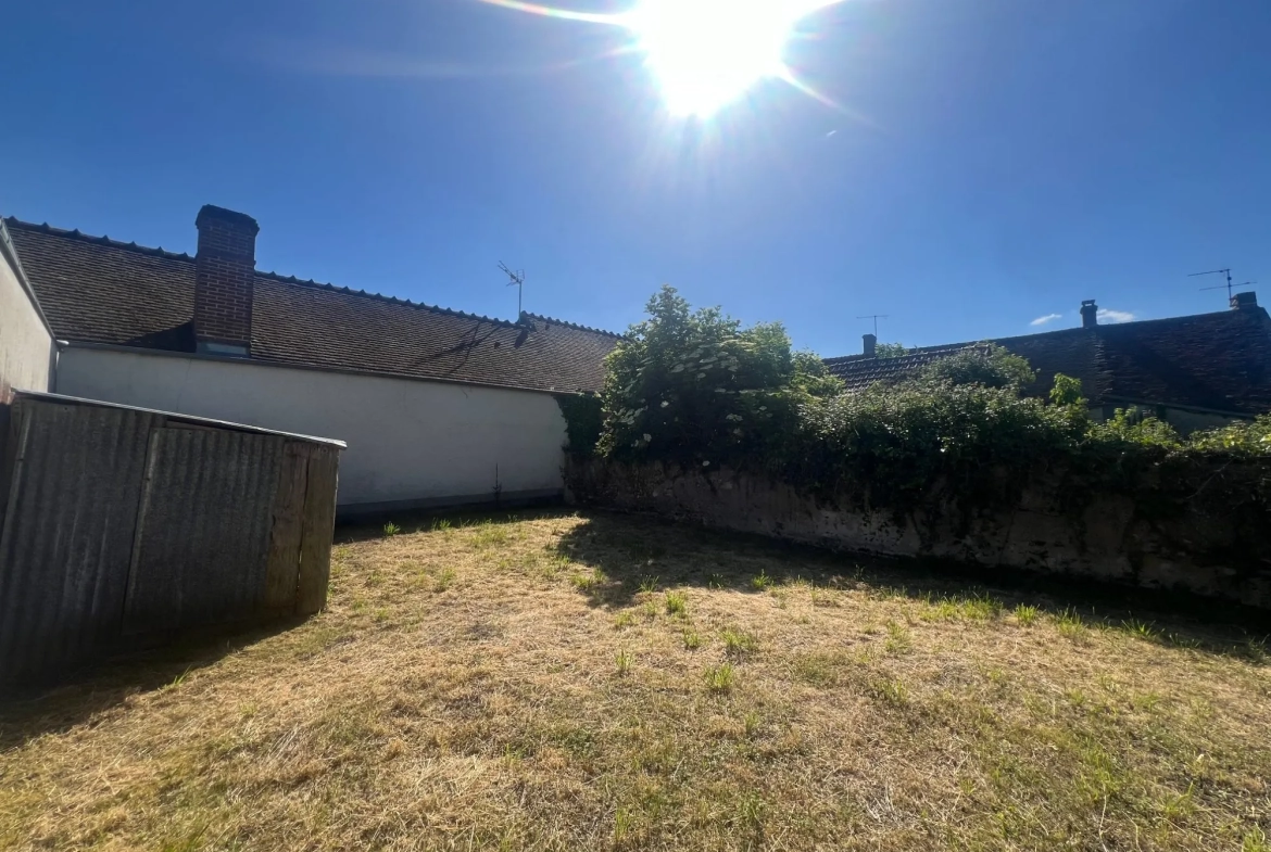 Maison de village à Saint Brisson-sur-Loire avec cour et 3 chambres 