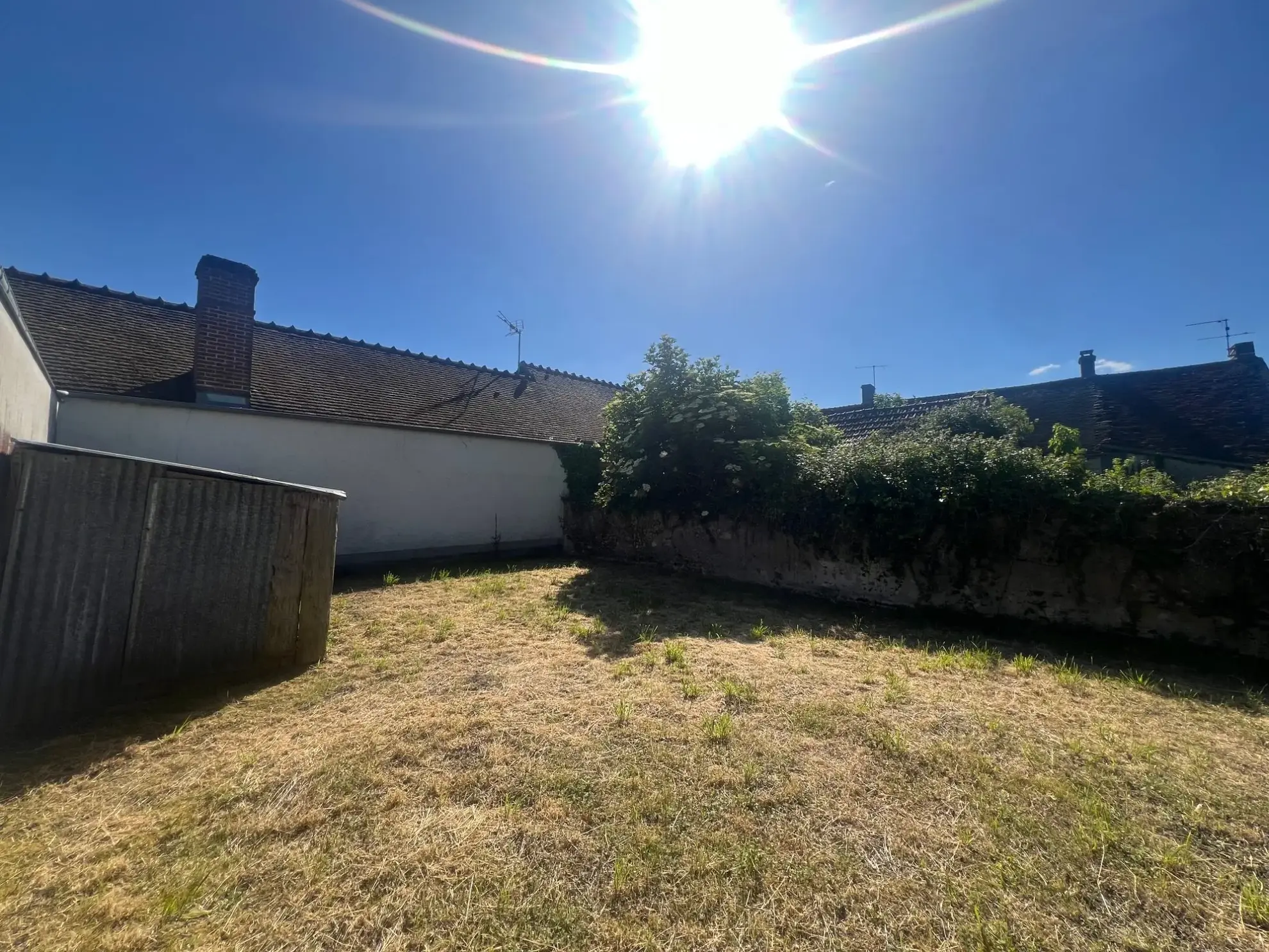 Maison de village à Saint Brisson-sur-Loire avec cour et 3 chambres 