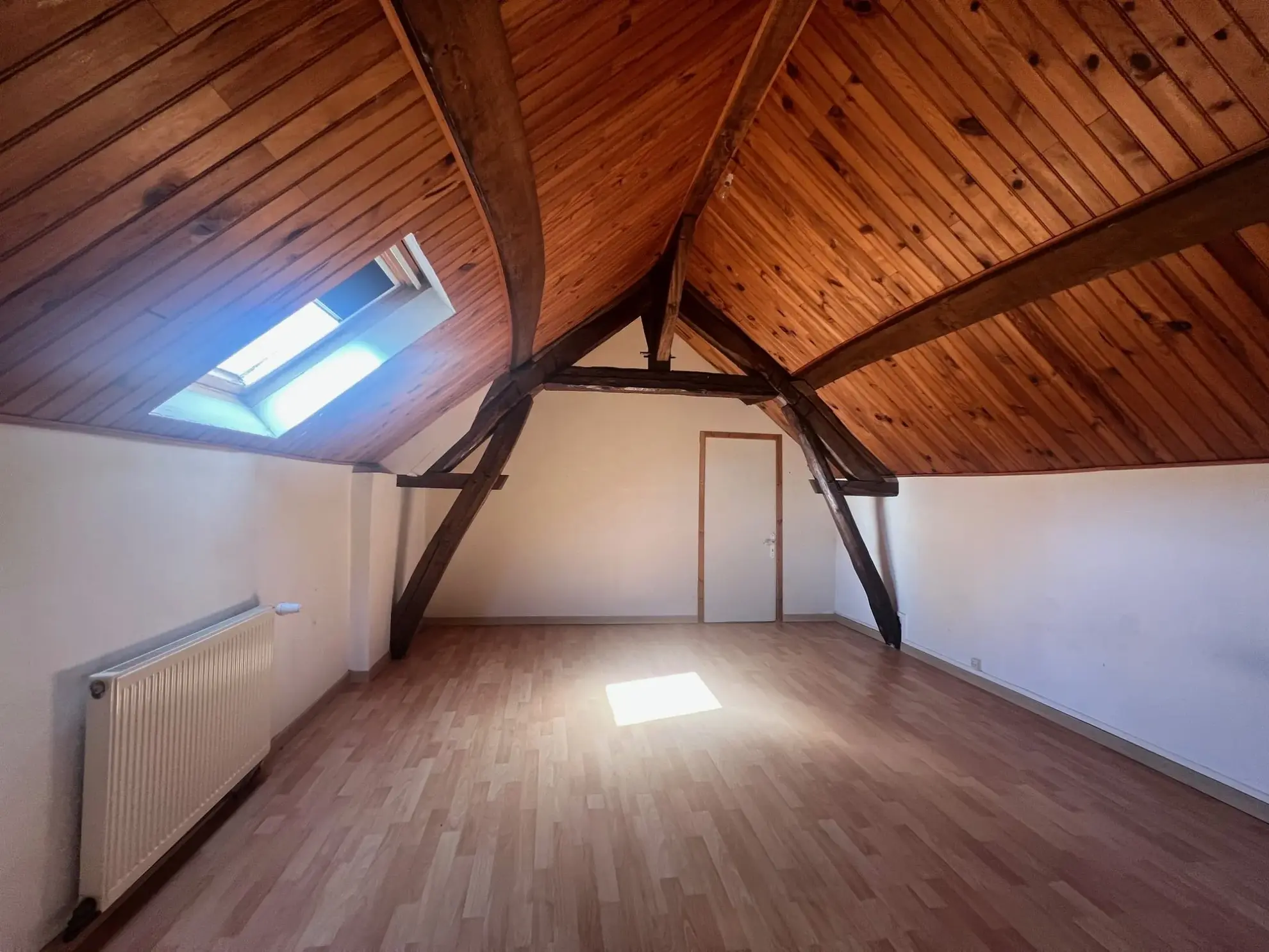 Maison de village à Saint Brisson-sur-Loire avec cour et 3 chambres 