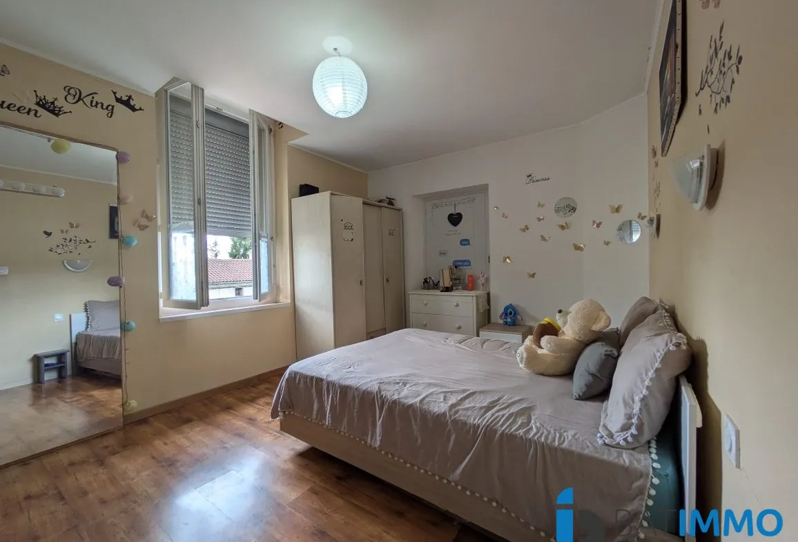 Maison rénovée à Carmaux avec 4 garages et terrasses, 140 m² 