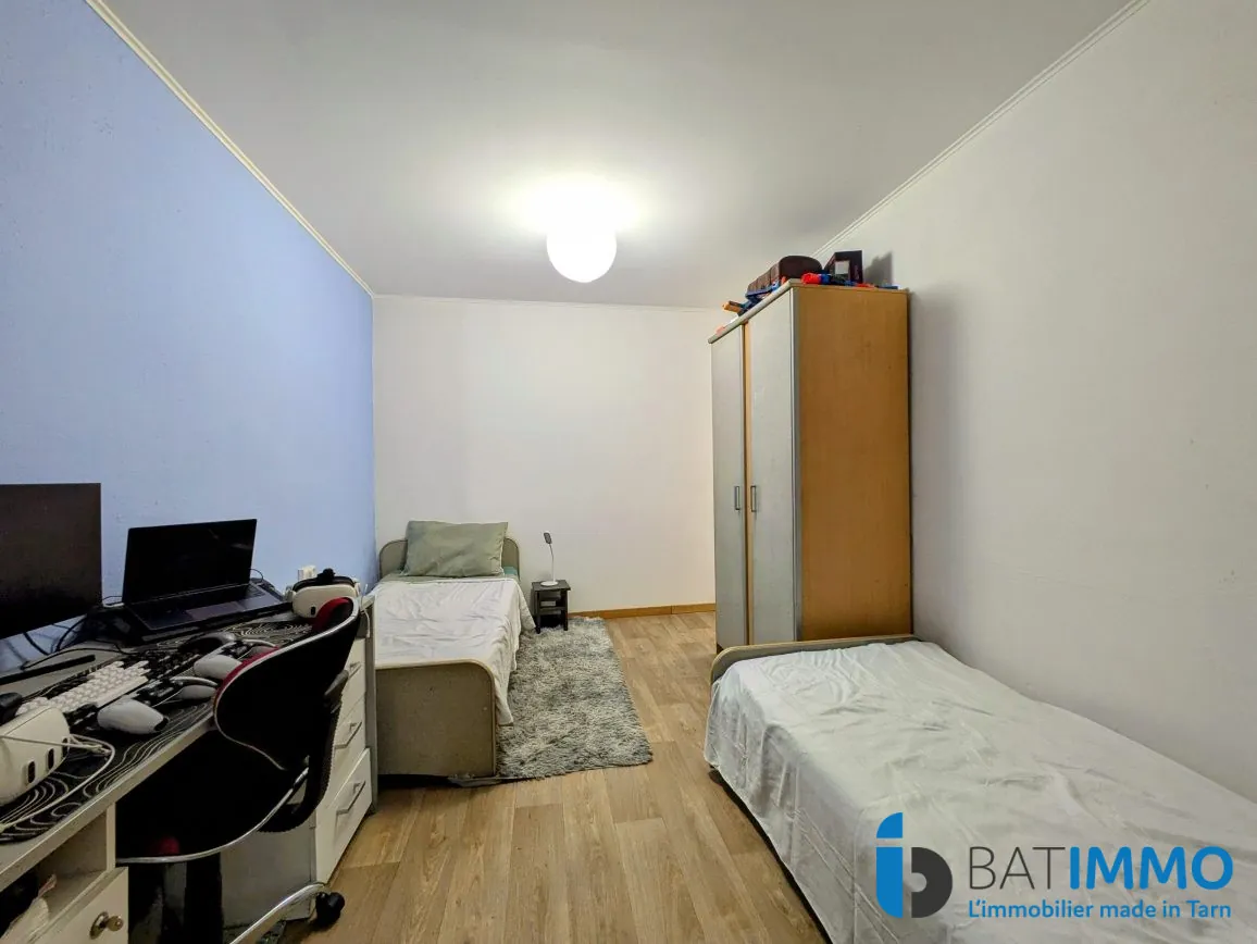 Maison rénovée à Carmaux avec 4 garages et terrasses, 140 m² 