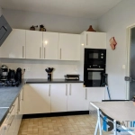 Maison rénovée à Carmaux avec 4 garages et terrasses, 140 m²