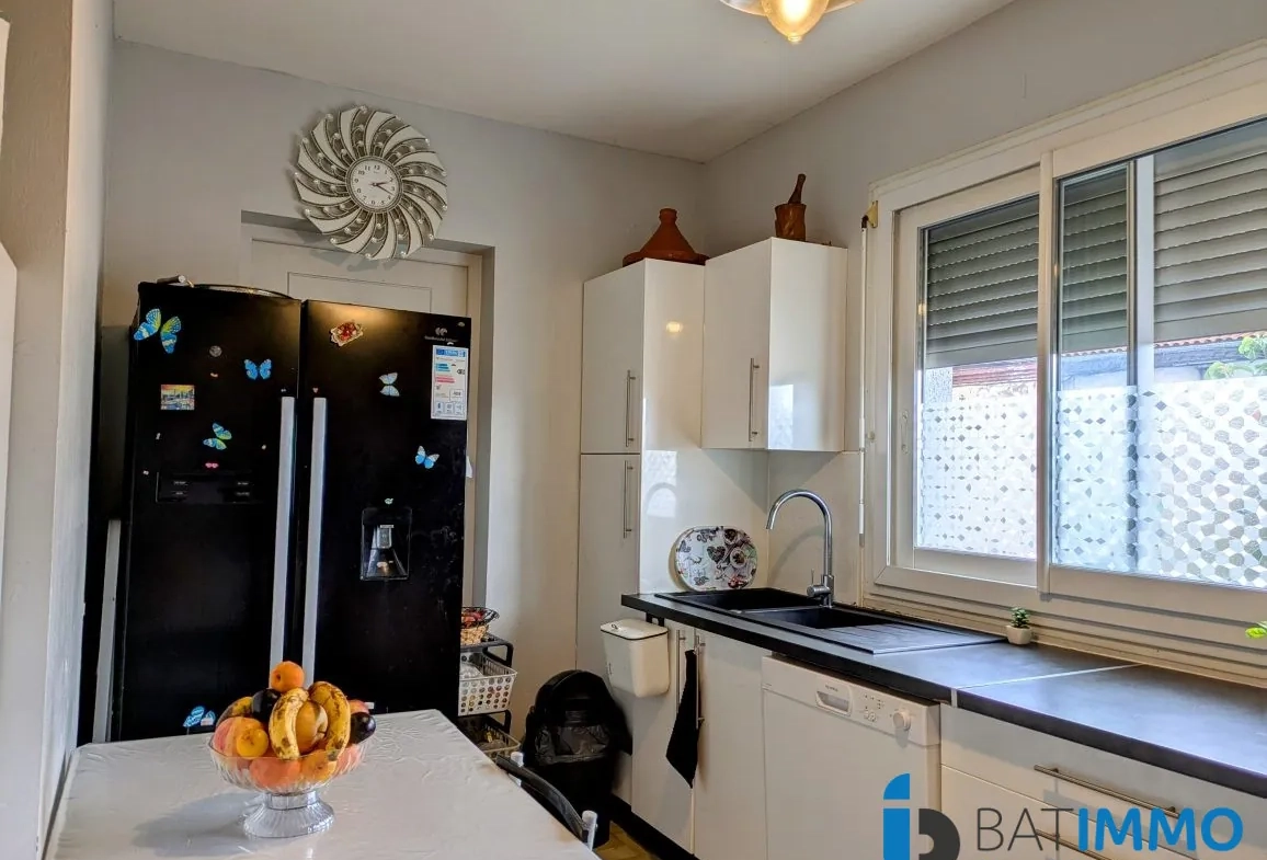 Maison rénovée à Carmaux avec 4 garages et terrasses, 140 m² 