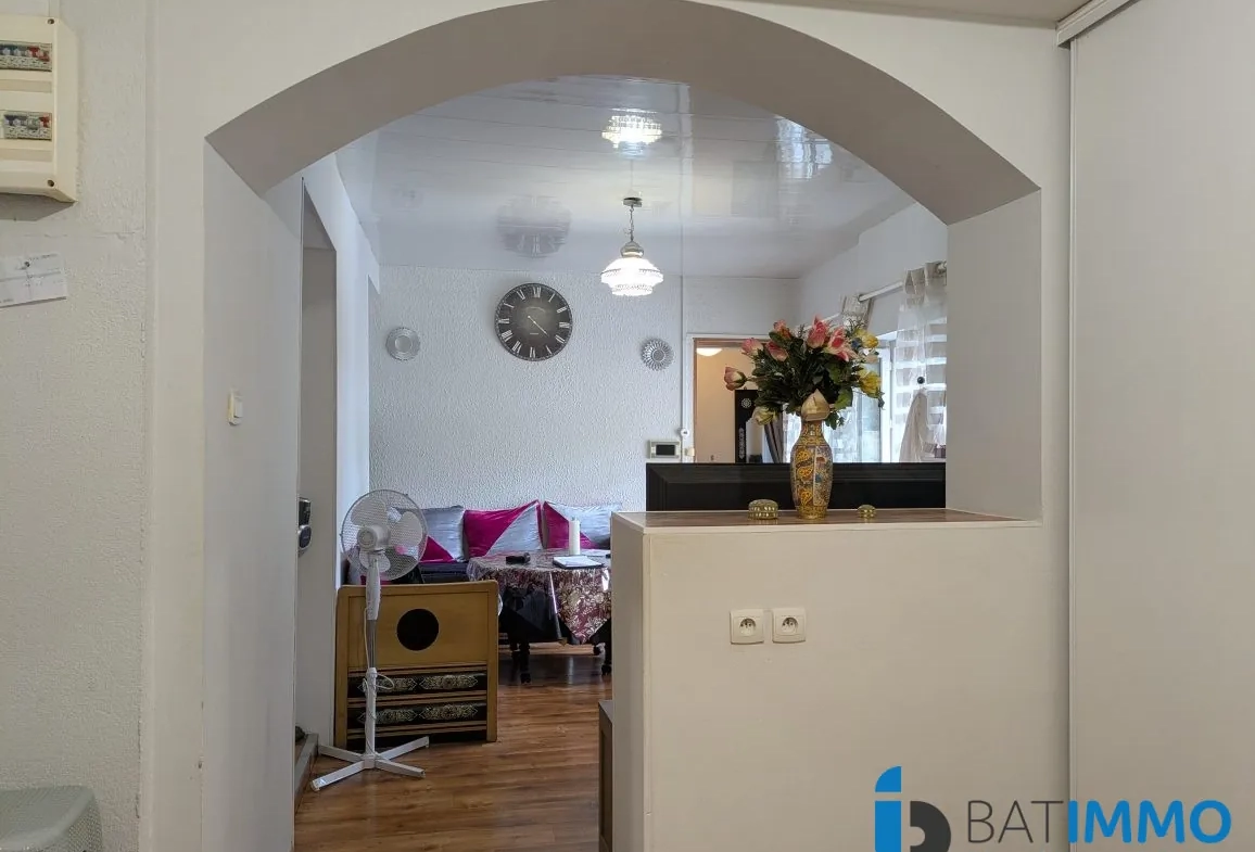 Maison rénovée à Carmaux avec 4 garages et terrasses, 140 m² 