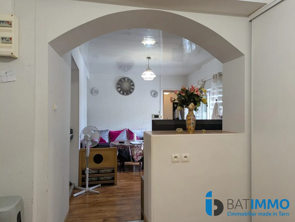 Maison rénovée à Carmaux avec 4 garages et terrasses, 140 m² 