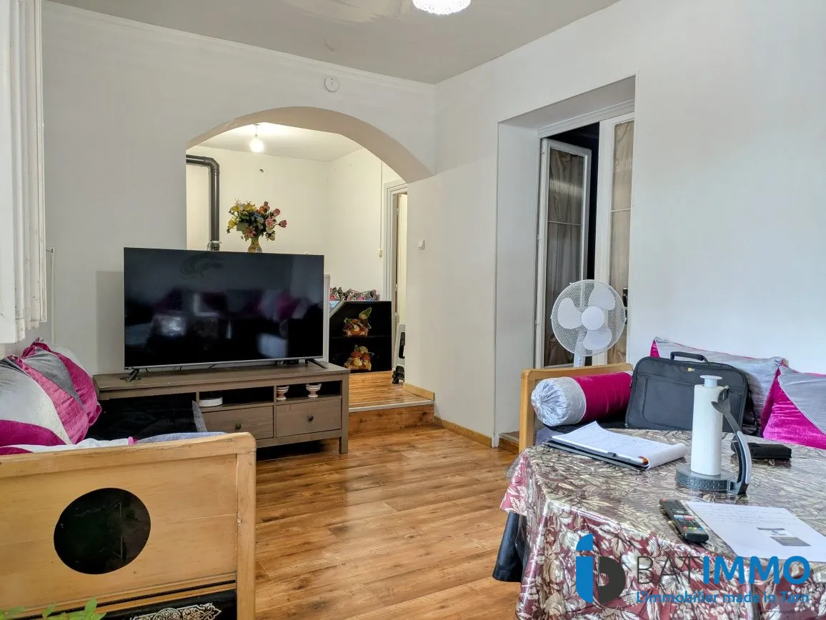 Maison rénovée à Carmaux avec 4 garages et terrasses, 140 m² 
