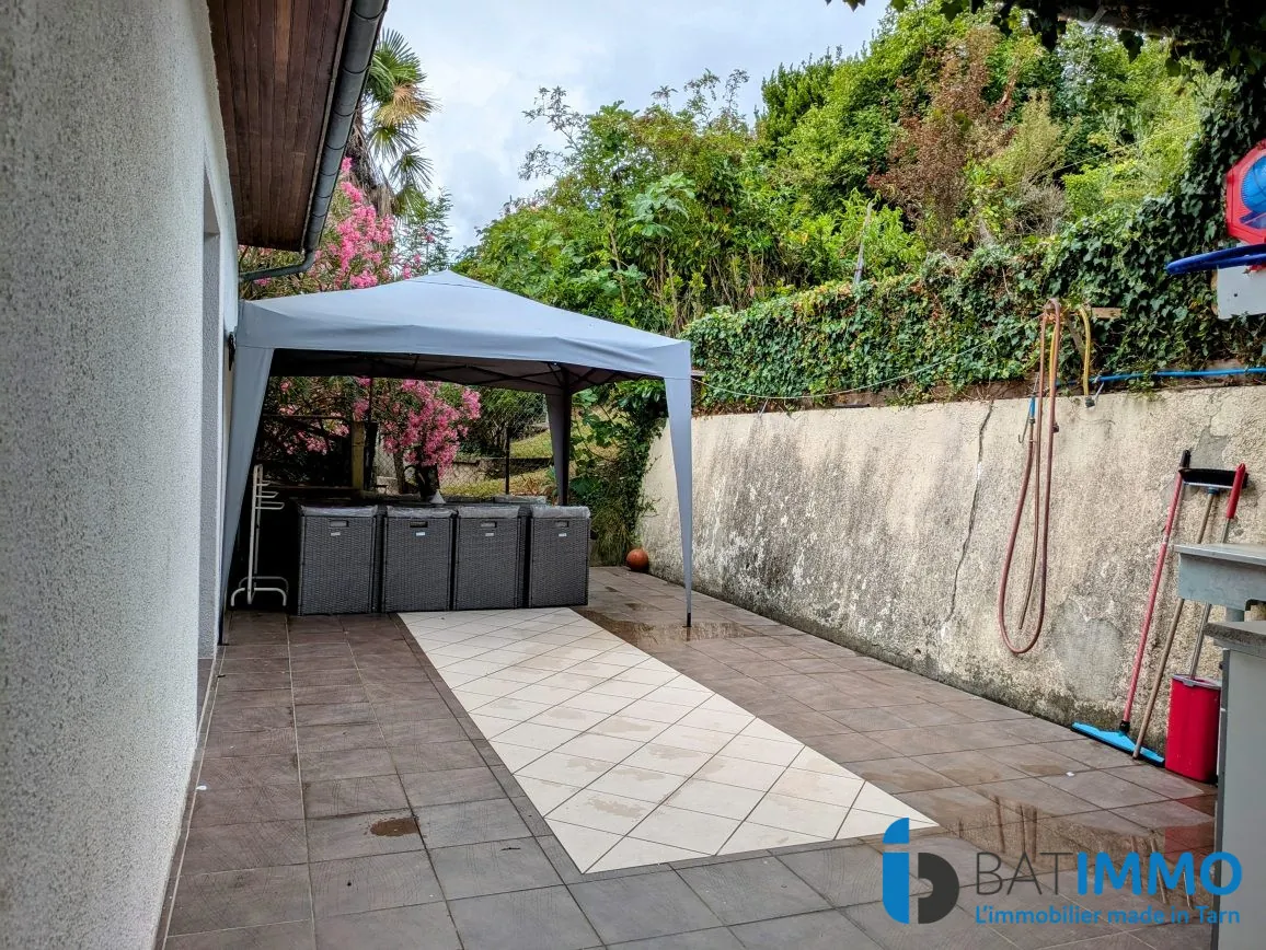 Maison rénovée à Carmaux avec 4 garages et terrasses, 140 m² 