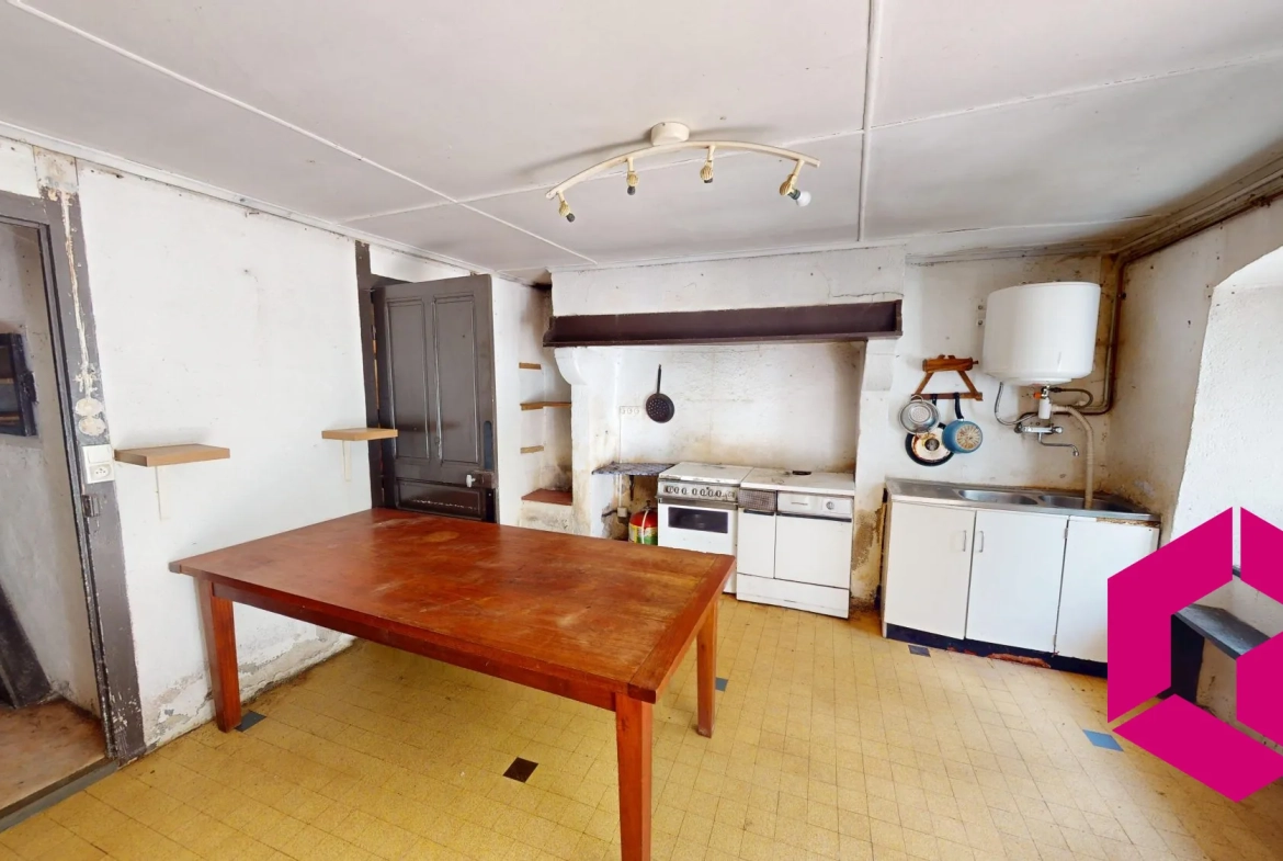 Maison en pierres avec jardin et grands terrains à Connangles 
