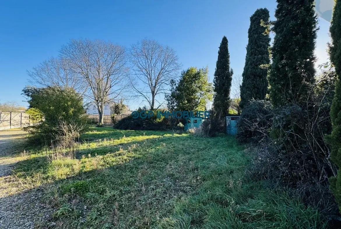 Terrain constructible à vendre à Castelginest, proche centre et écoles 