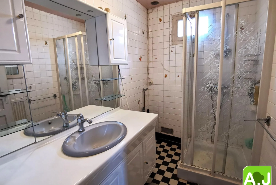 Maison 3 chambres à Ezy-sur-Eure à rénover avec terrain clos 