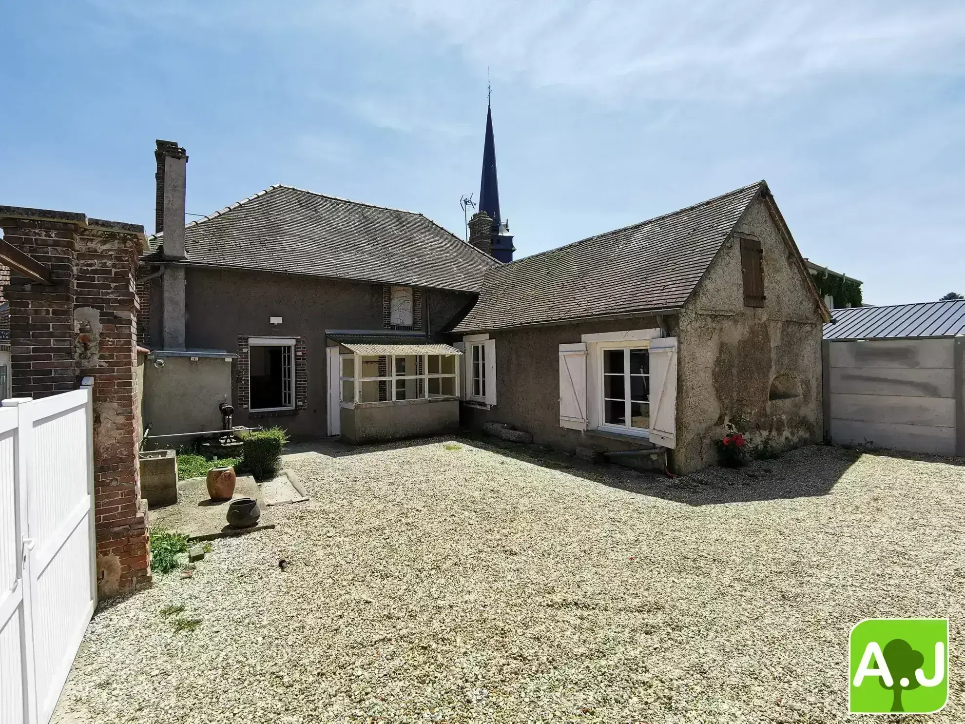 Maison 3 chambres à Ezy-sur-Eure à rénover avec terrain clos 