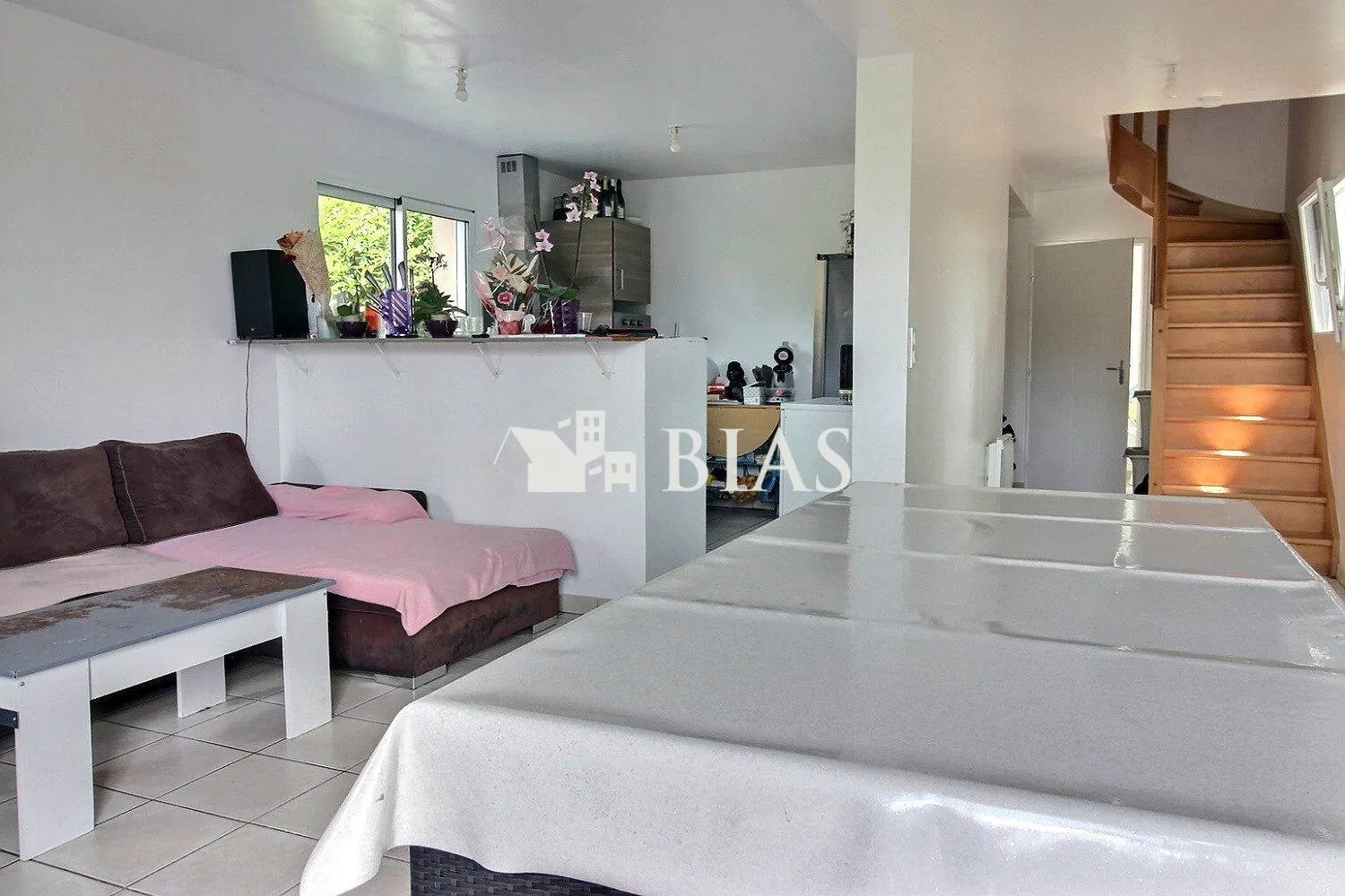 Maison à vendre à Grand Bourgtheroulde, 4 chambres, terrain clos, proche commerces 