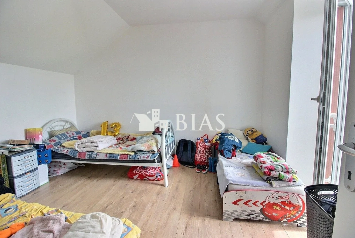 Maison à vendre à Grand Bourgtheroulde, 4 chambres, terrain clos, proche commerces 