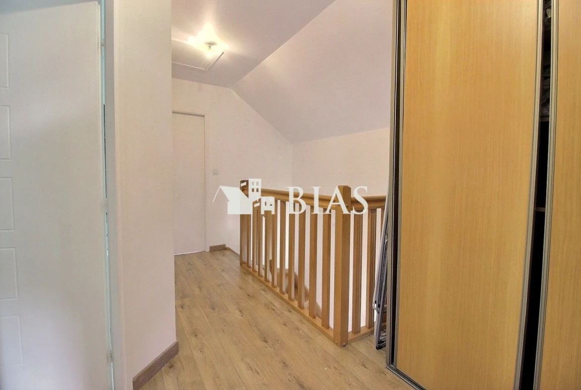 Maison à vendre à Grand Bourgtheroulde, 4 chambres, terrain clos, proche commerces 