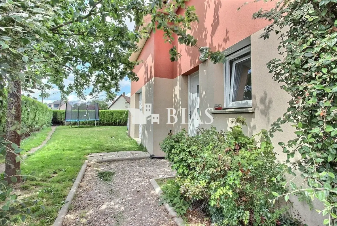Maison à vendre à Grand Bourgtheroulde, 4 chambres, terrain clos, proche commerces 