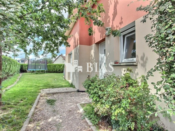 Maison à vendre à Grand Bourgtheroulde, 4 chambres, terrain clos, proche commerces