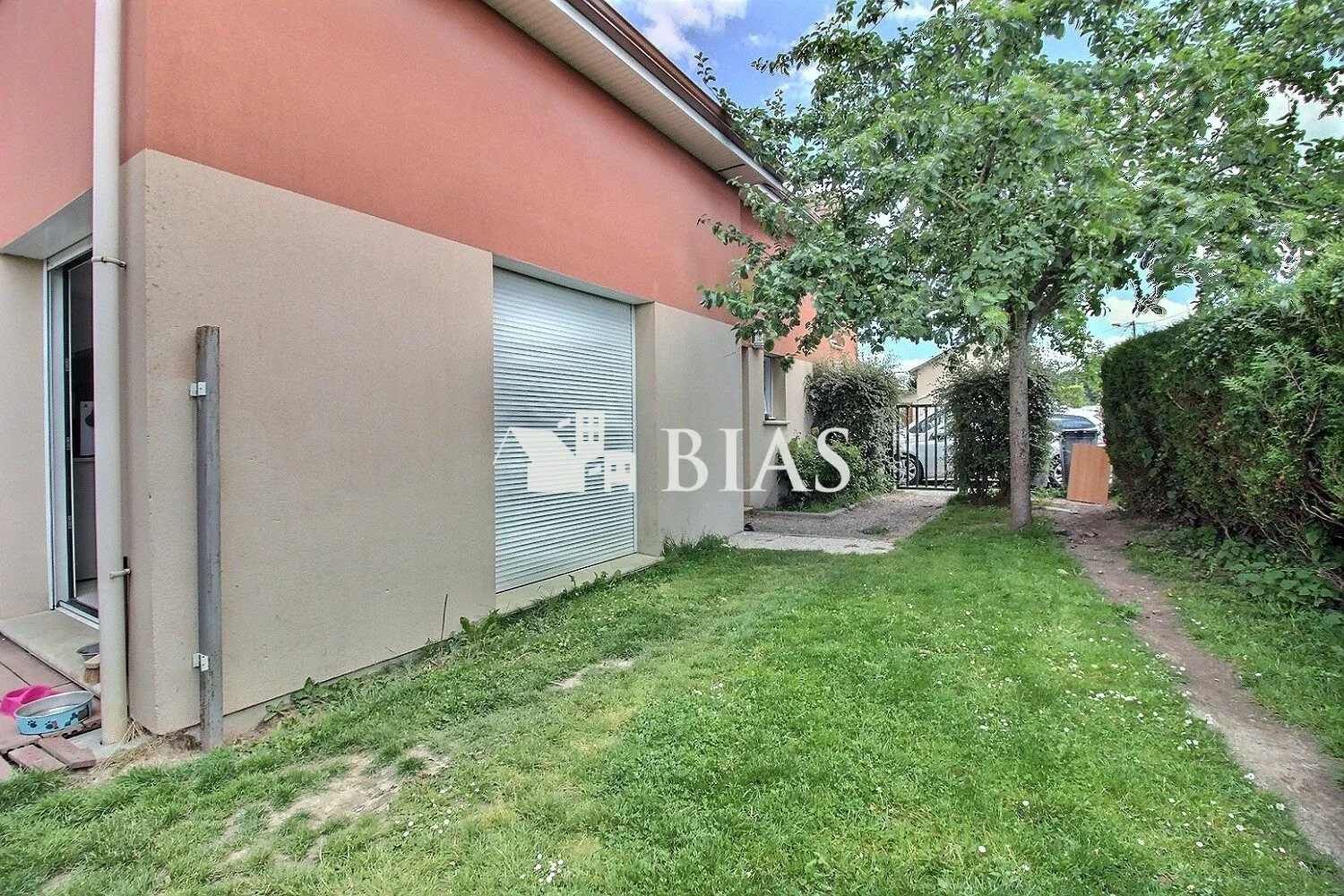 Maison à vendre à Grand Bourgtheroulde, 4 chambres, terrain clos, proche commerces 