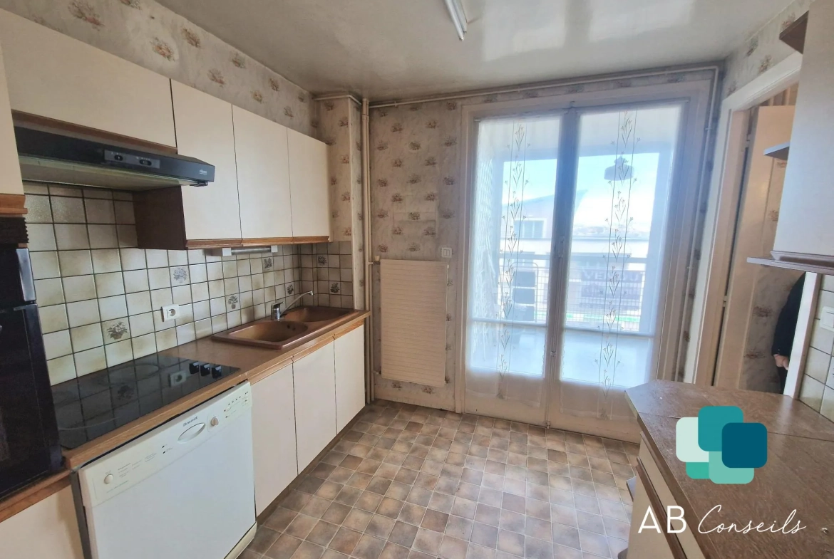 Appartement 4 pièces lumineux avec balcon et cave à Sotteville-lès-Rouen 