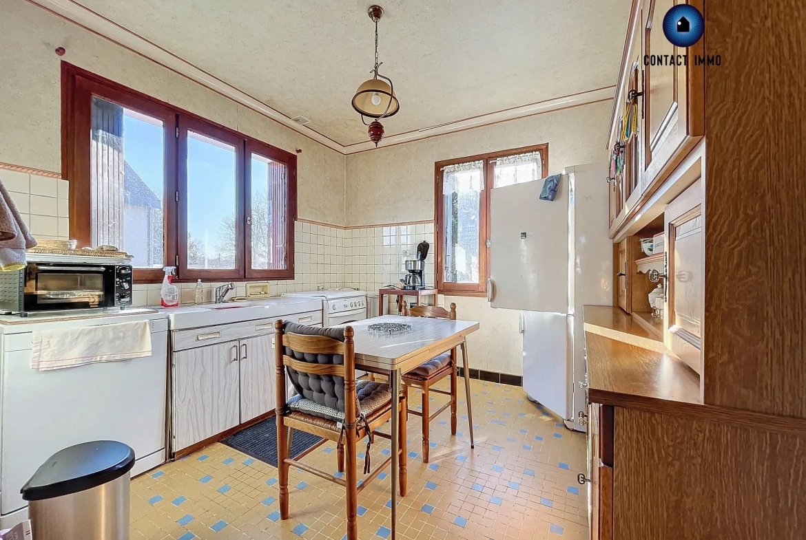 Maison à Varetz avec fort potentiel, jardin et travaux à prévoir 