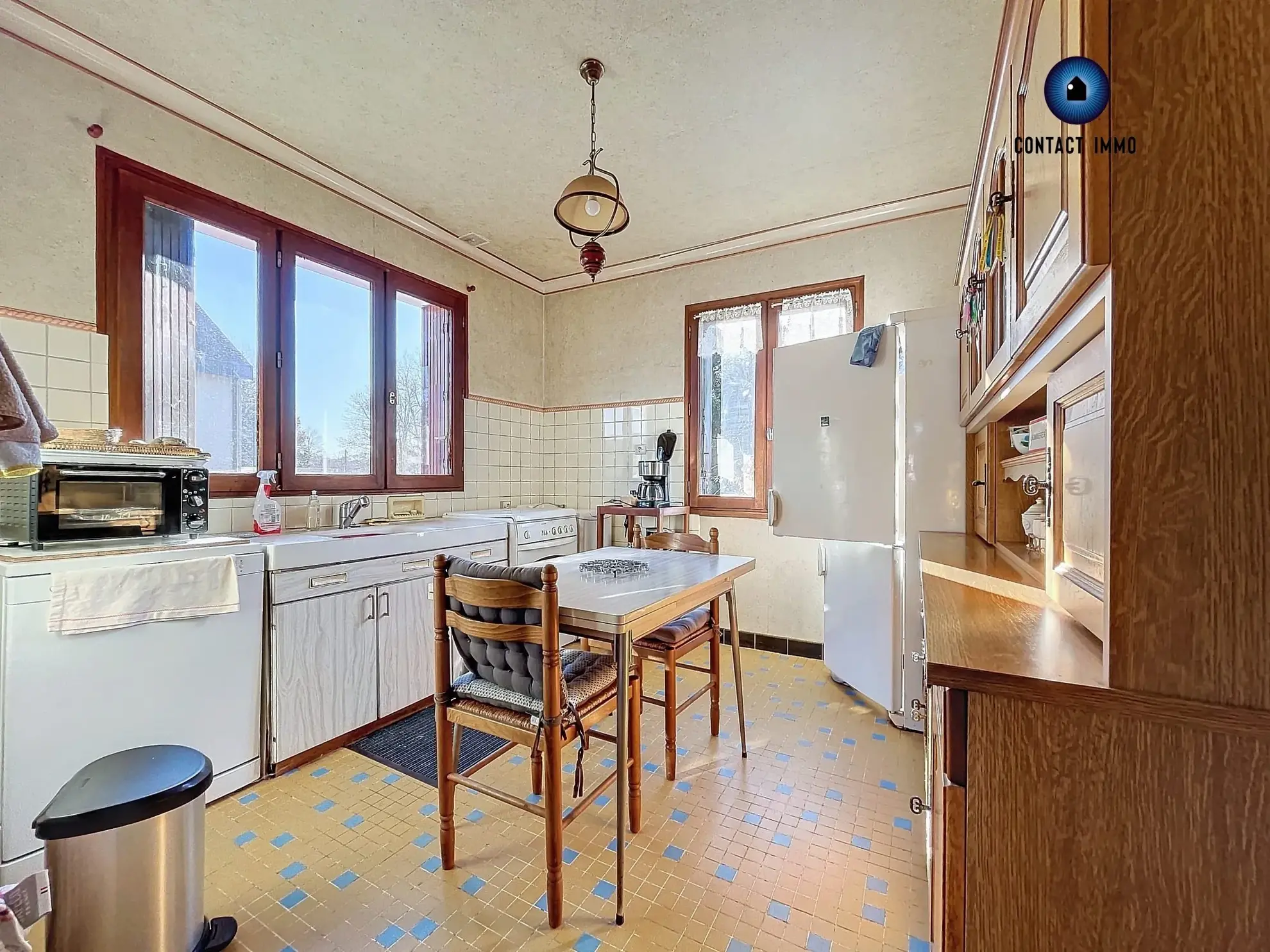 Maison à Varetz avec fort potentiel, jardin et travaux à prévoir 