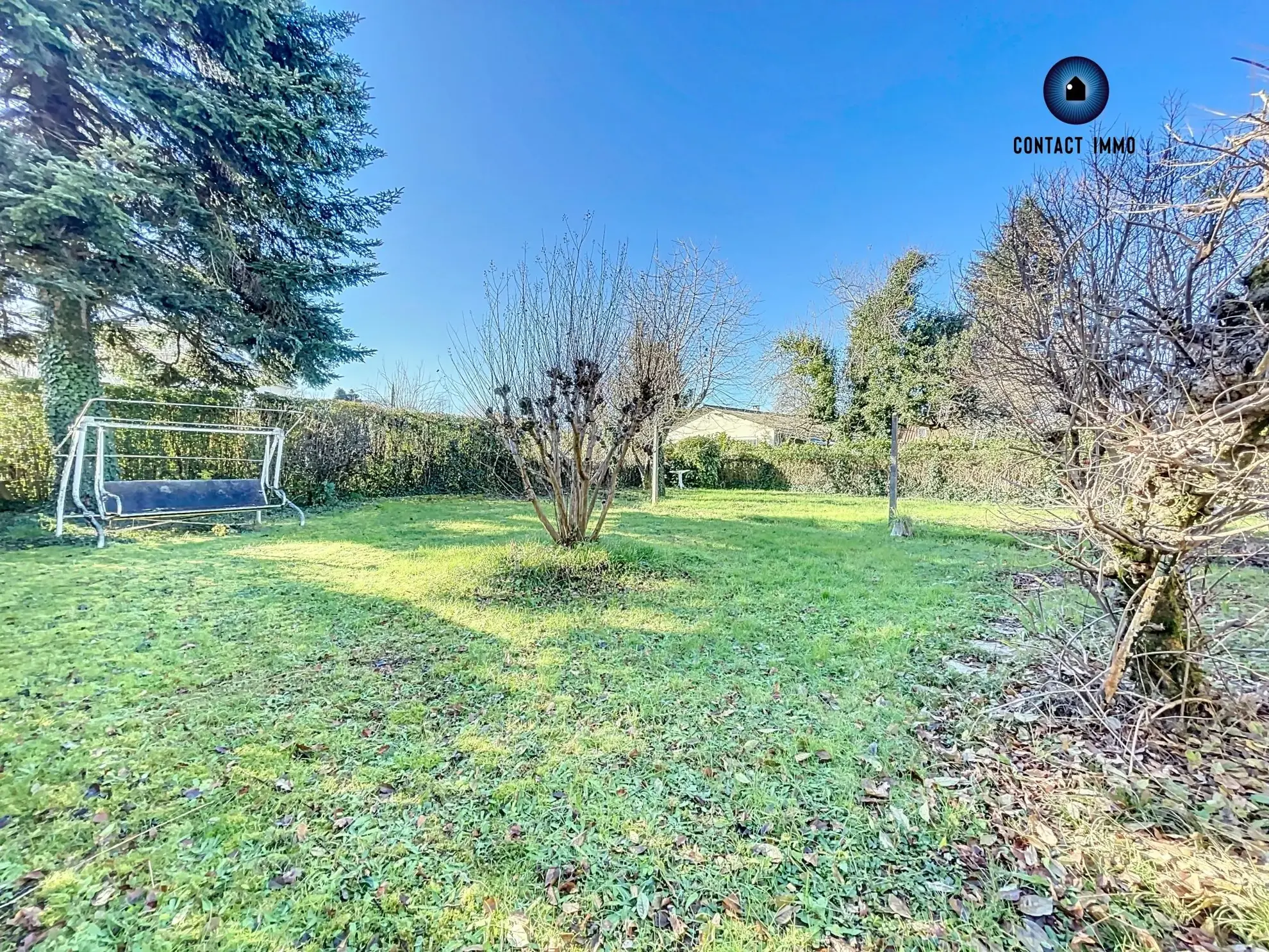 Maison à Varetz avec fort potentiel, jardin et travaux à prévoir 
