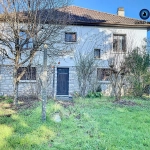 Maison à Varetz avec fort potentiel, jardin et travaux à prévoir