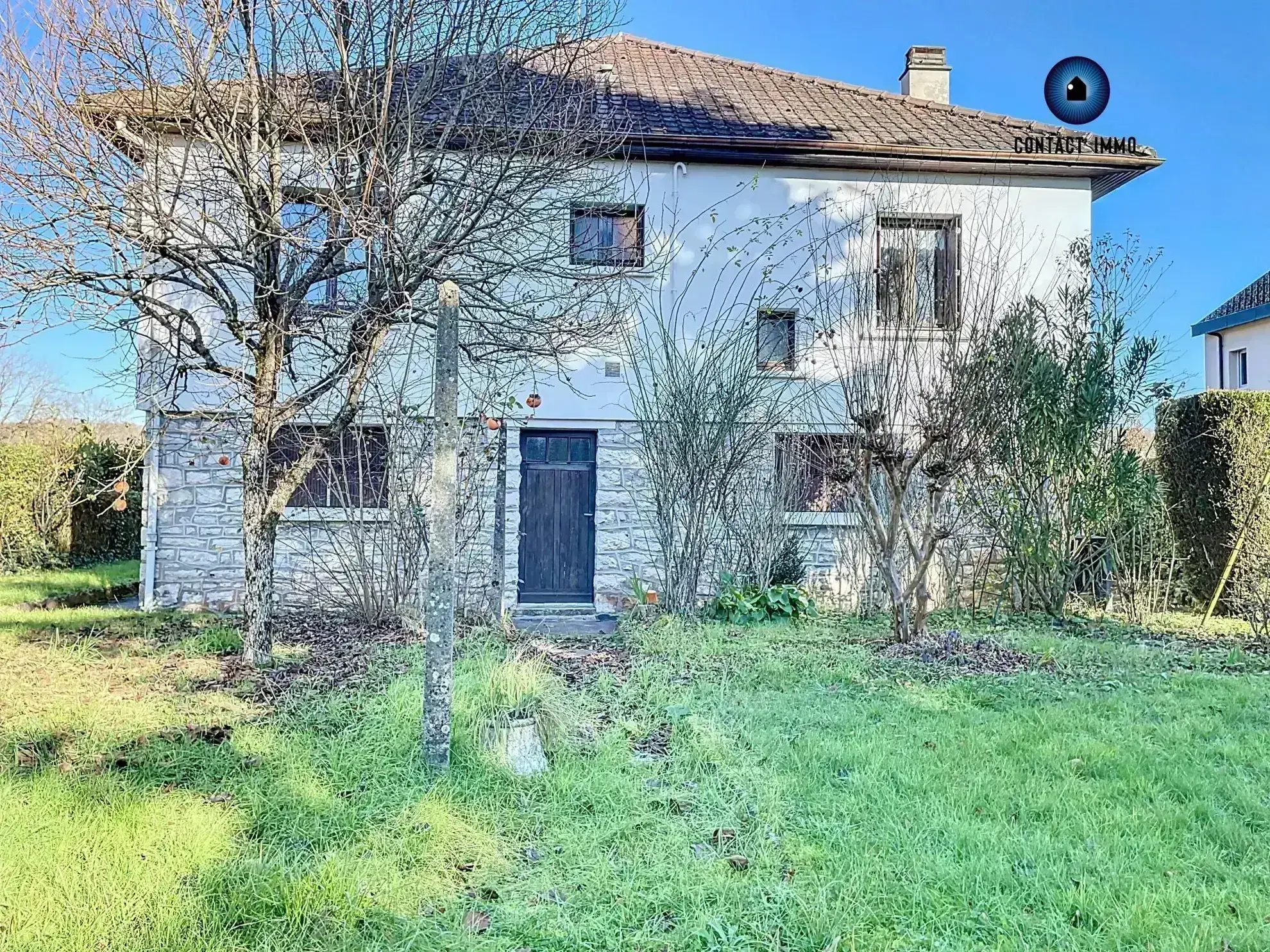 Maison à Varetz avec fort potentiel, jardin et travaux à prévoir 